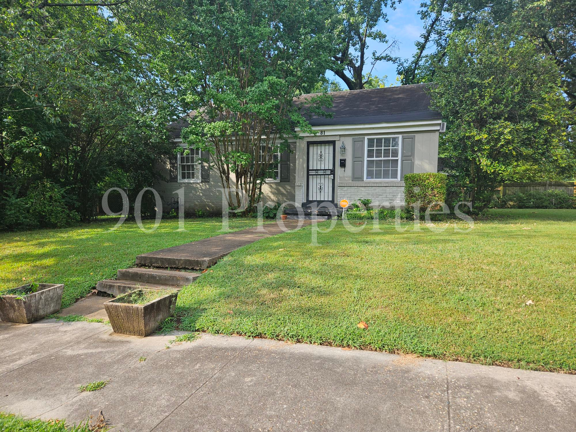 81 South Larchmont Drive